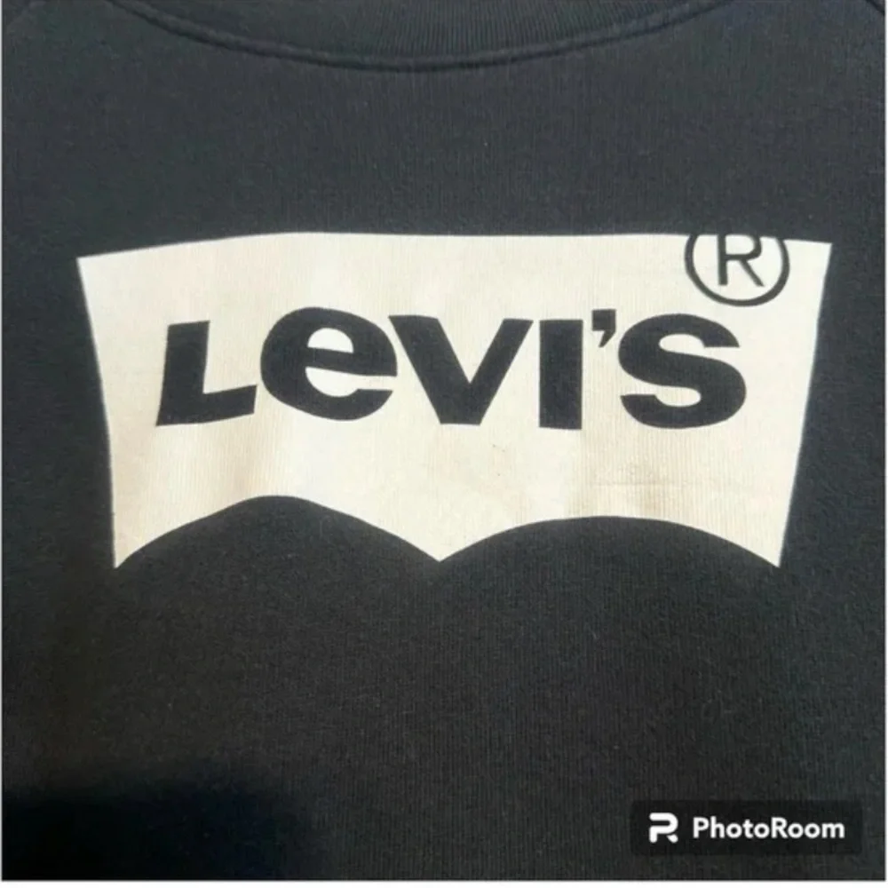 Black Levi's Crewneck Long Sleeve Sweatshirt